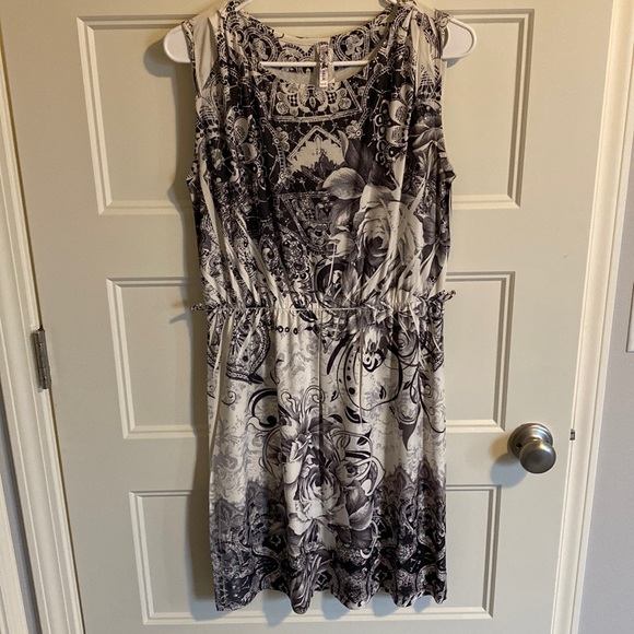 Dress - Picture 1 of 5